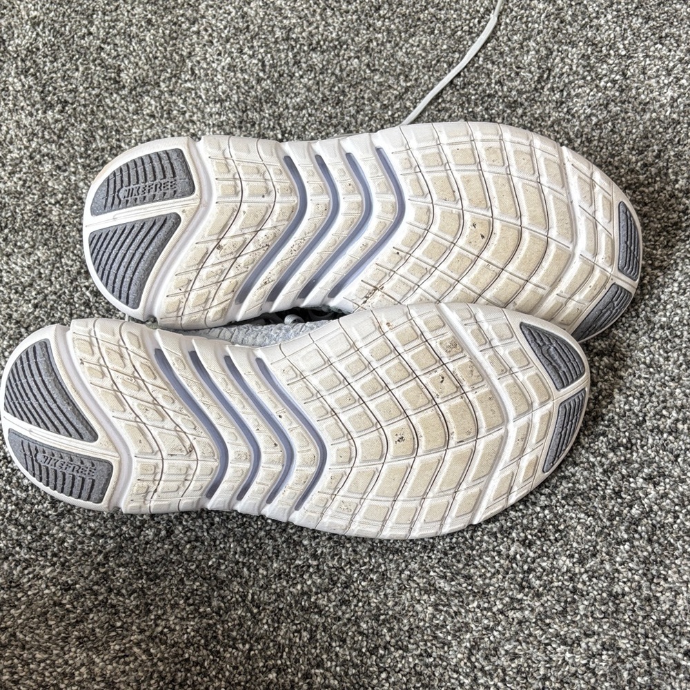Nike Free 5.0 Running Shoes - Picture 3 of 4